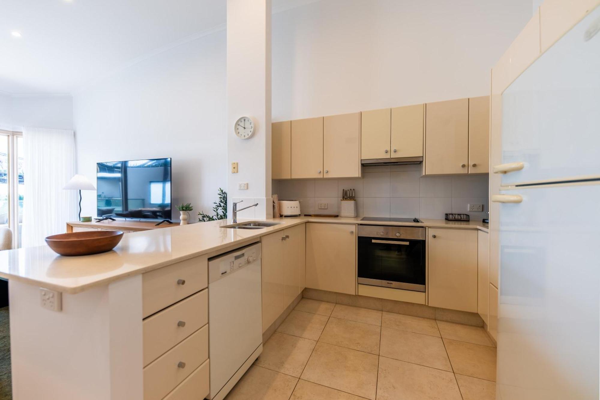 3 Bedrooms 2 Bathrooms W Parking & Pool