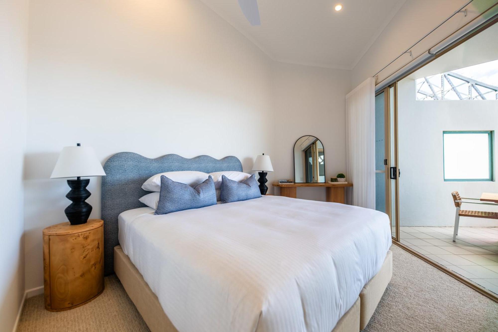 Apartment 3 Bedrooms 2 Bathrooms W Parking & Pool *